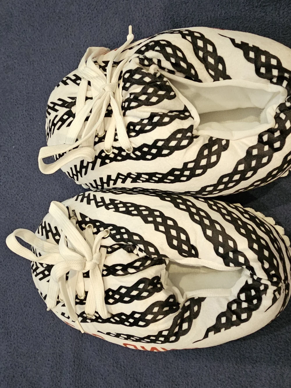 Yeezy Zebra Slippers US size 7 #loungewear #comfort